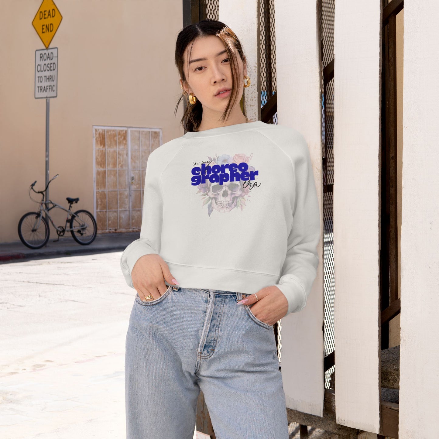 “In My Choreographer Era” Skull with Floral Graphic | Streetwear-Inspired Dance Sweatshirt for Choreographers & Dancers - Women’s Cropped Sweatshirt