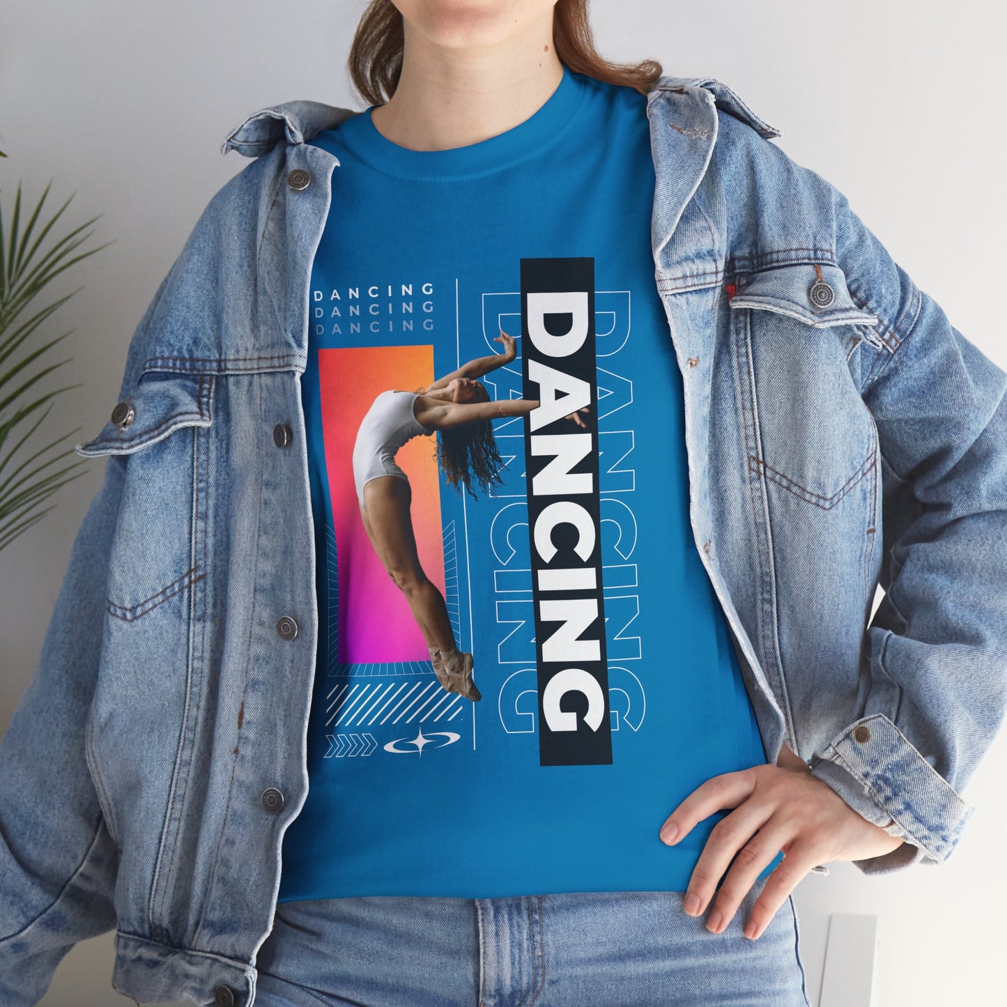 “Dancing” Streetwear-Inspired Female Dancer Unisex Heavy Cotton Tee – Urban Dance Graphic T-Shirt for Performers and Dance Lovers