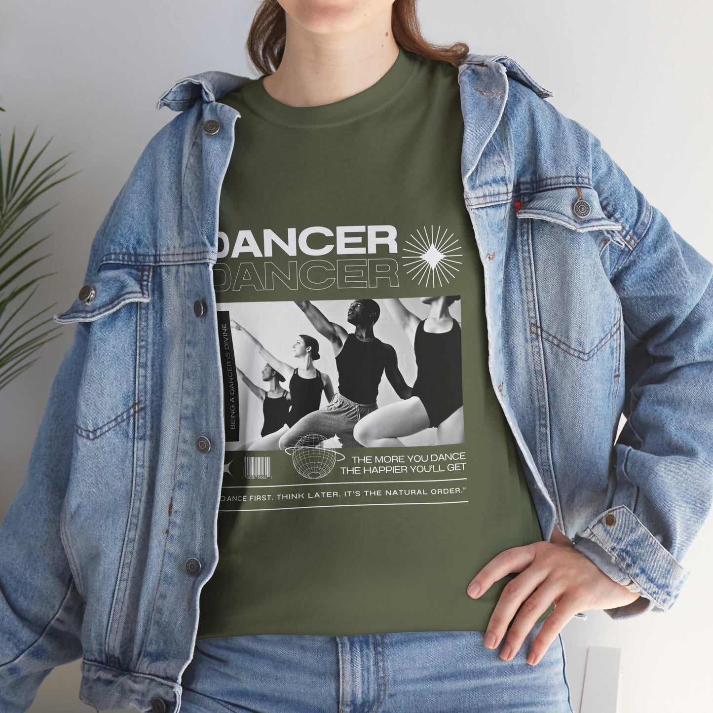 "Dancer" with ballet dancers at the Barre - Unisex Heavy Cotton Tee | Streetwear-Inspired Ballet Training Graphic T-Shirt for Dance Lovers