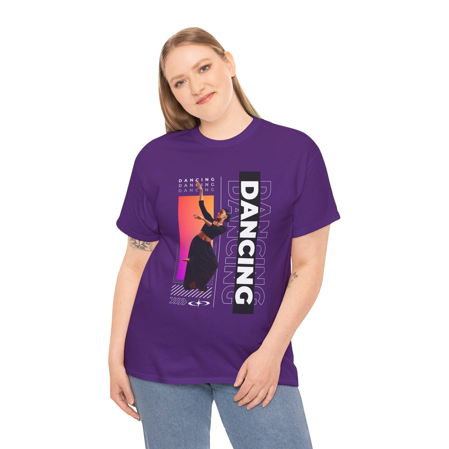 “Dancing” Streetwear-Inspired Female Dancer Unisex Heavy Cotton Tee – Urban Dance Graphic T-Shirt for Performers and Dance Lovers