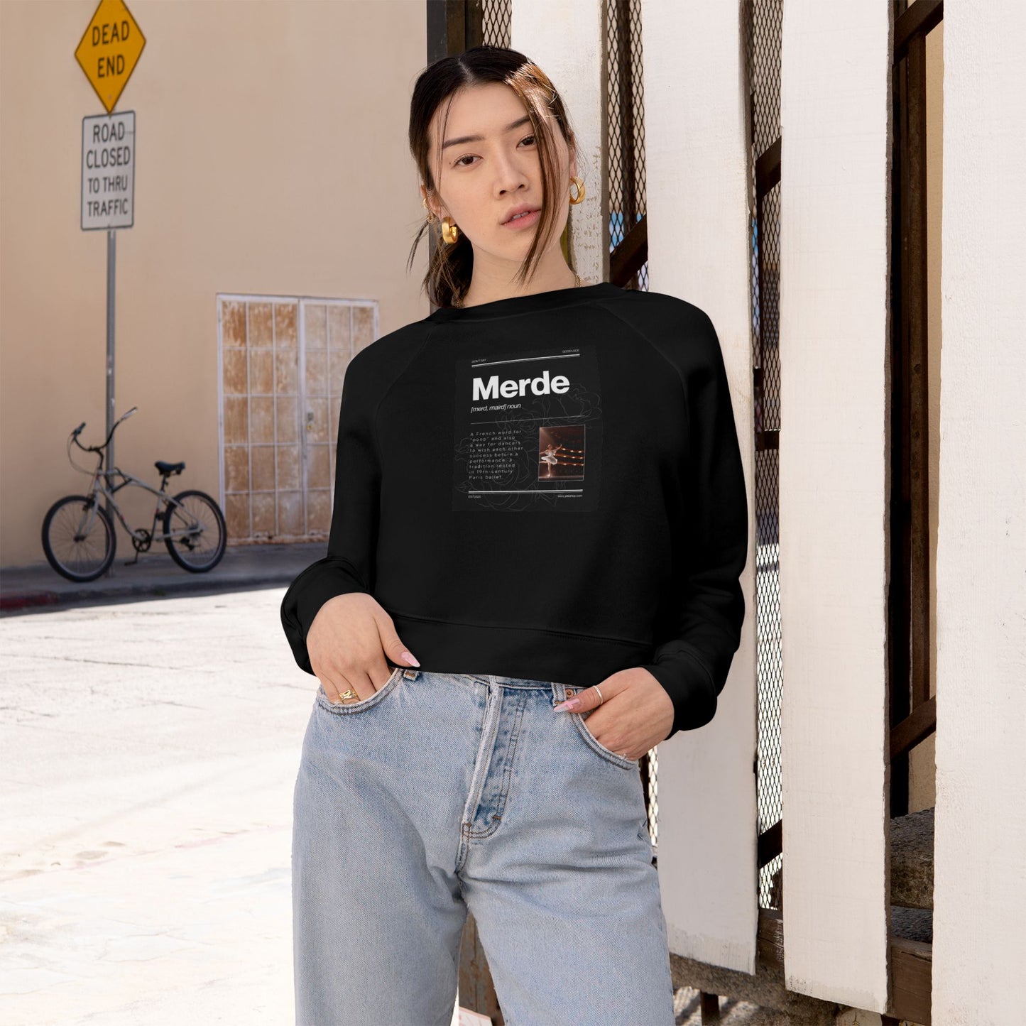 “Merde” Dance Term Definition & Pre-Performance Good Luck Saying | Women’s Cropped Sweatshirt – Streetwear-Inspired Ballet Dance Sweatshirt for Dancers & Enthusiasts