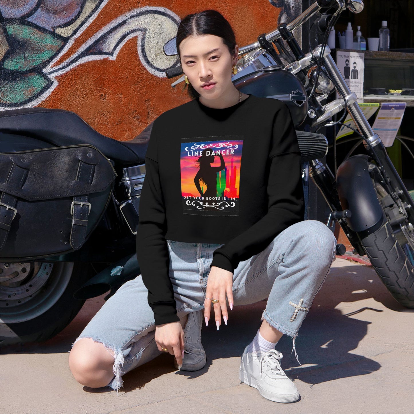 "Line Dancer, Get Your Boots in Line" Western-Inspired Graphic – Women’s Cropped Fleece Sweatshirt