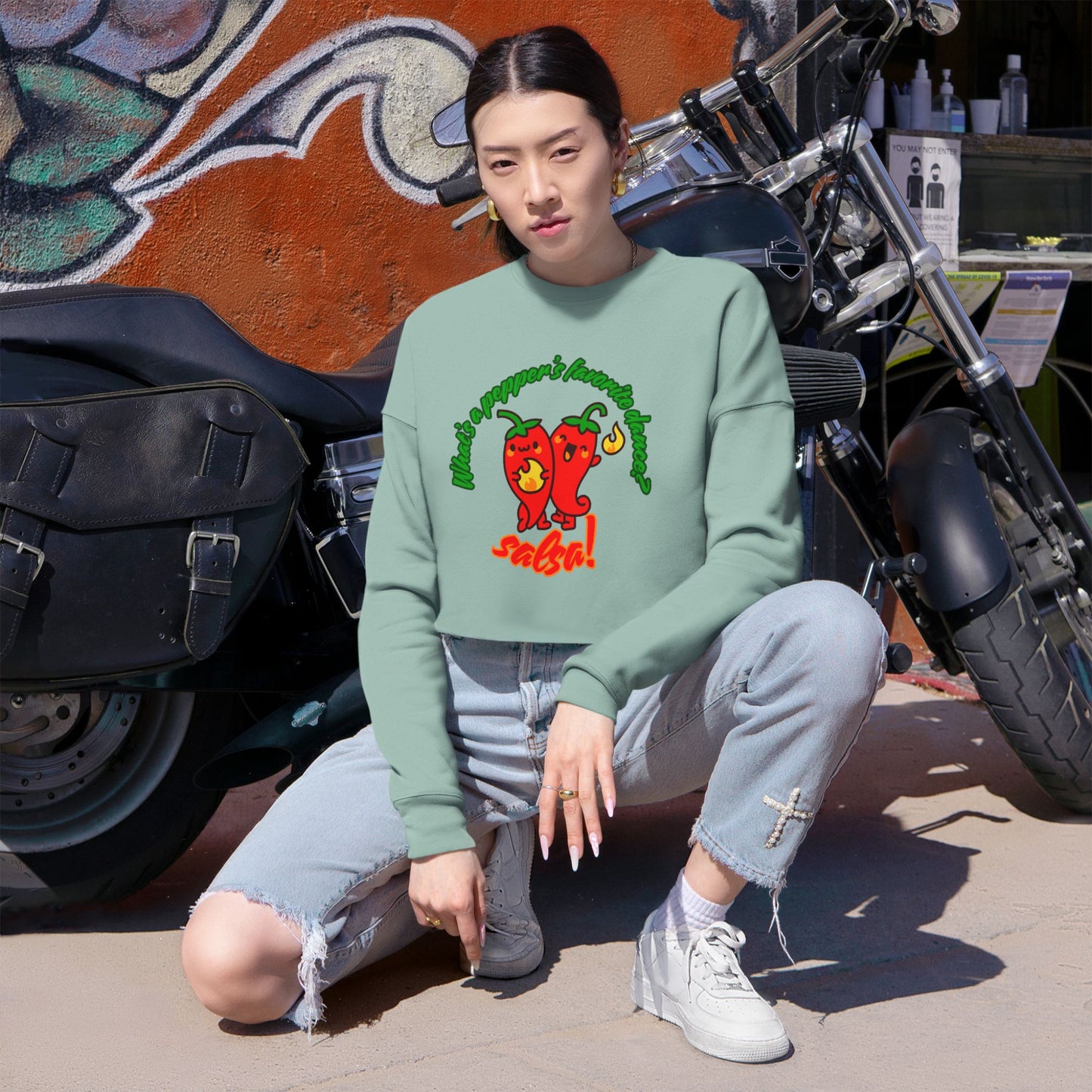 "What’s a Pepper’s Favorite Dance? Salsa!" - Women’s Cropped Sweatshirt | Cute Food Pun Dance Pullover with Pepper Graphic