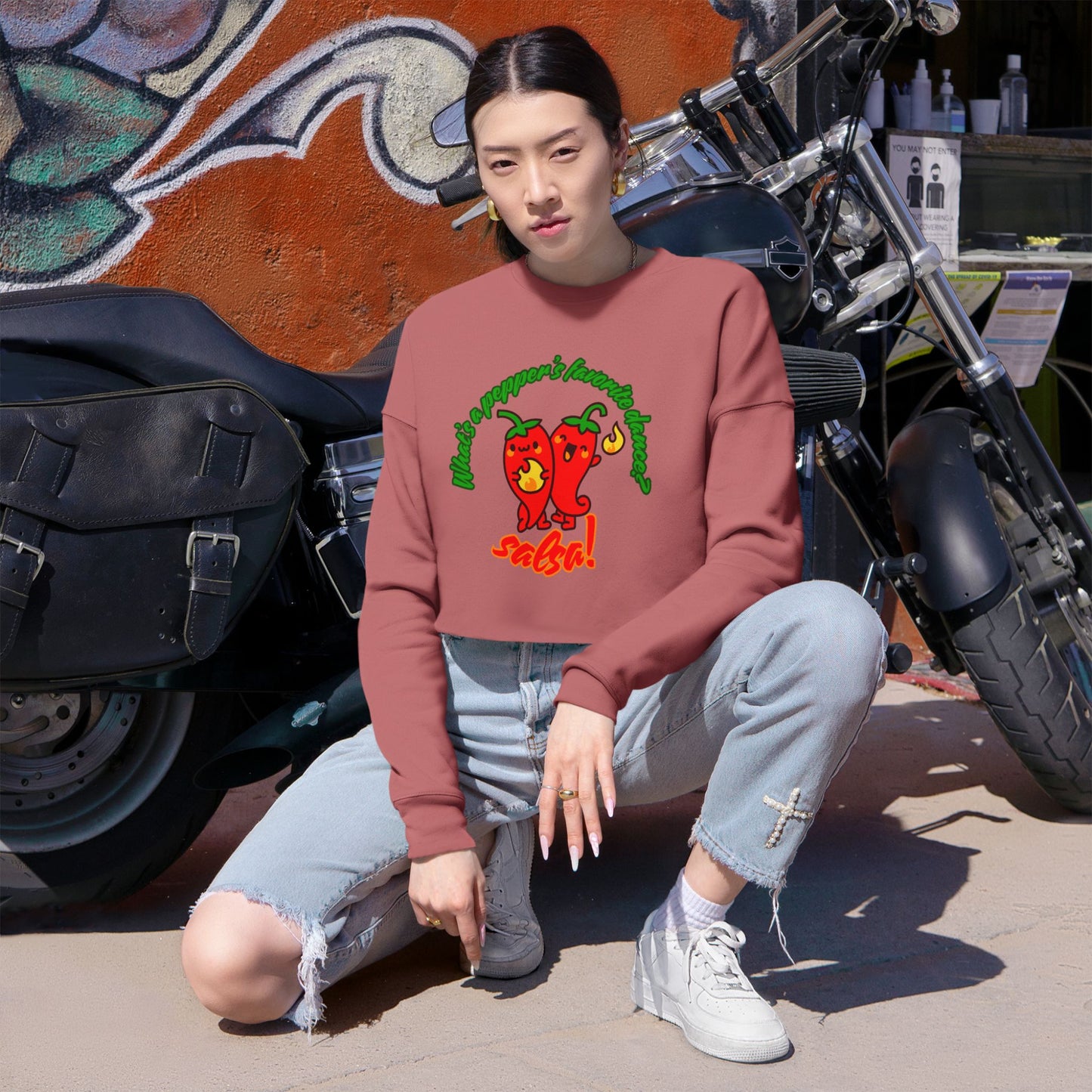 "What’s a Pepper’s Favorite Dance? Salsa!" - Women’s Cropped Sweatshirt | Cute Food Pun Dance Pullover with Pepper Graphic