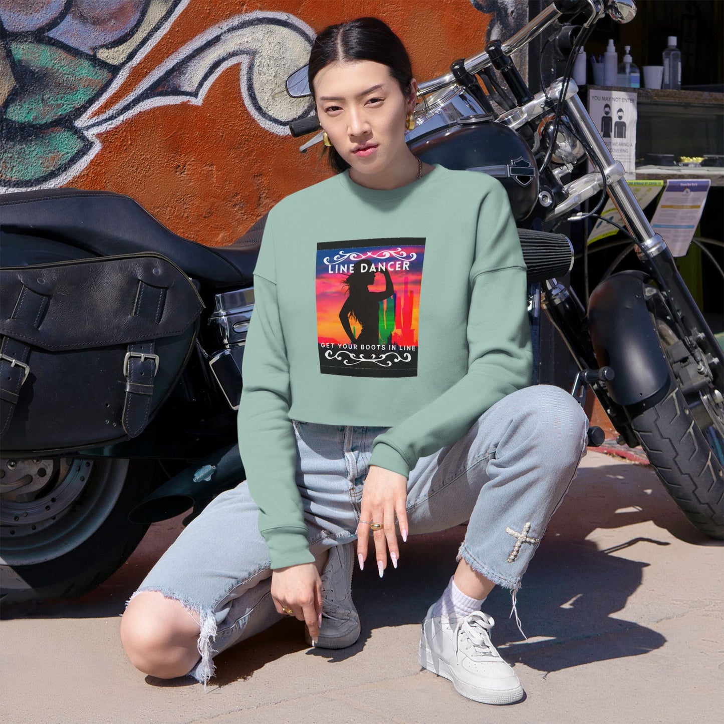 "Line Dancer, Get Your Boots in Line" Western-Inspired Graphic – Women’s Cropped Fleece Sweatshirt