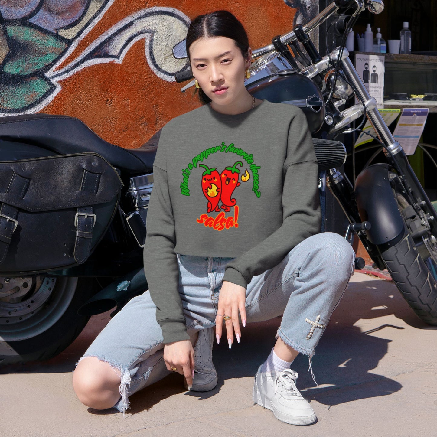"What’s a Pepper’s Favorite Dance? Salsa!" - Women’s Cropped Sweatshirt | Cute Food Pun Dance Pullover with Pepper Graphic